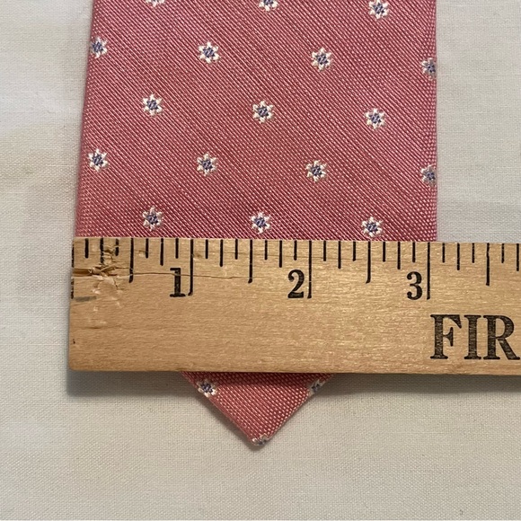 Tommy Hilfiger Men’s Tie. Pink with white & Blue Flowers. Silk & Linen - Picture 2 of 7